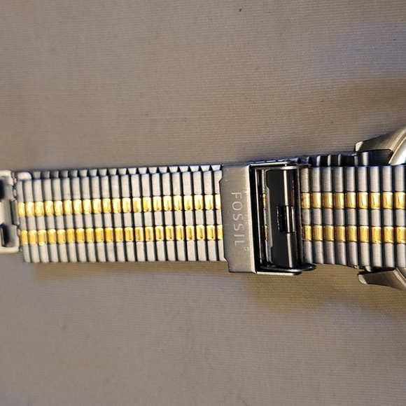 Mens green and gold fossil watch - Picture 3 of 3